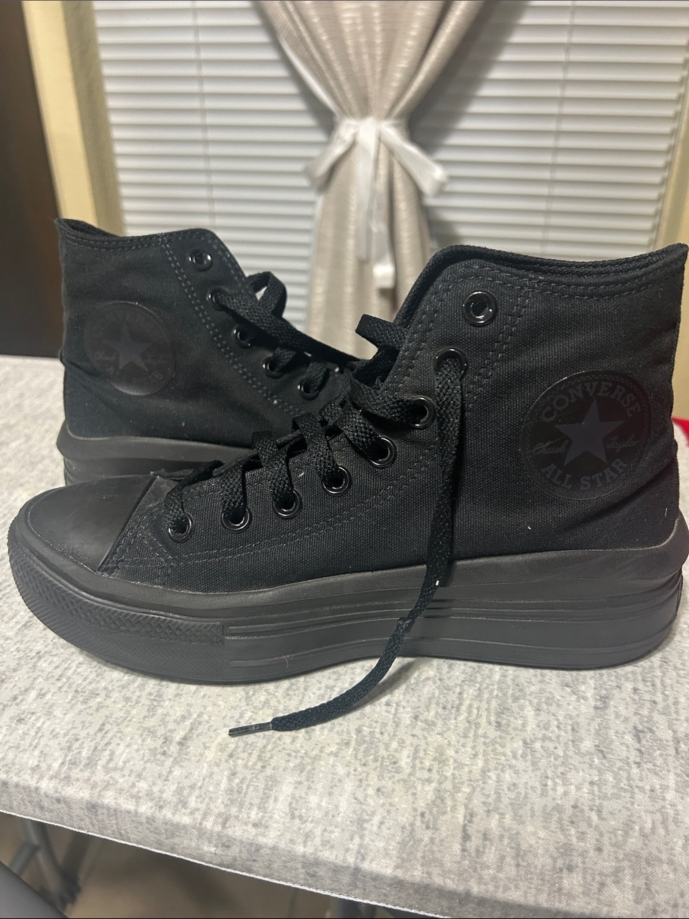 Men's Black High-Top Canvas Sneakers — Casual Lace-Up